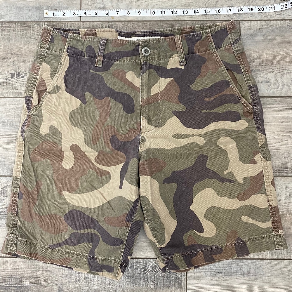 COPY - American Eagle Classic Camo Cargo Shorts 33W